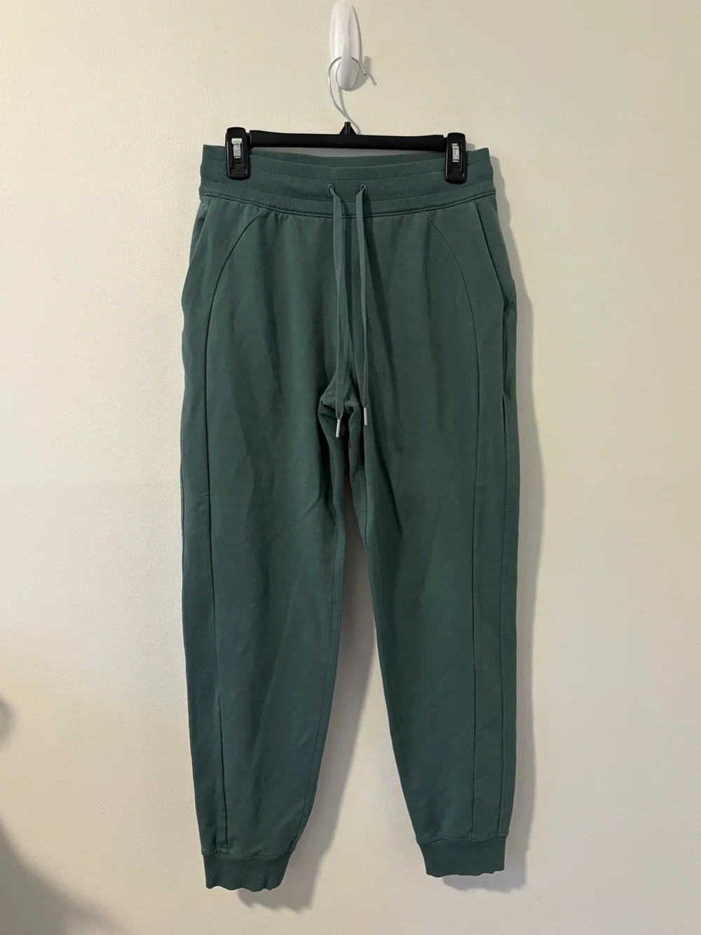 Lululemon Scuba High-Rise Jogger Size 6